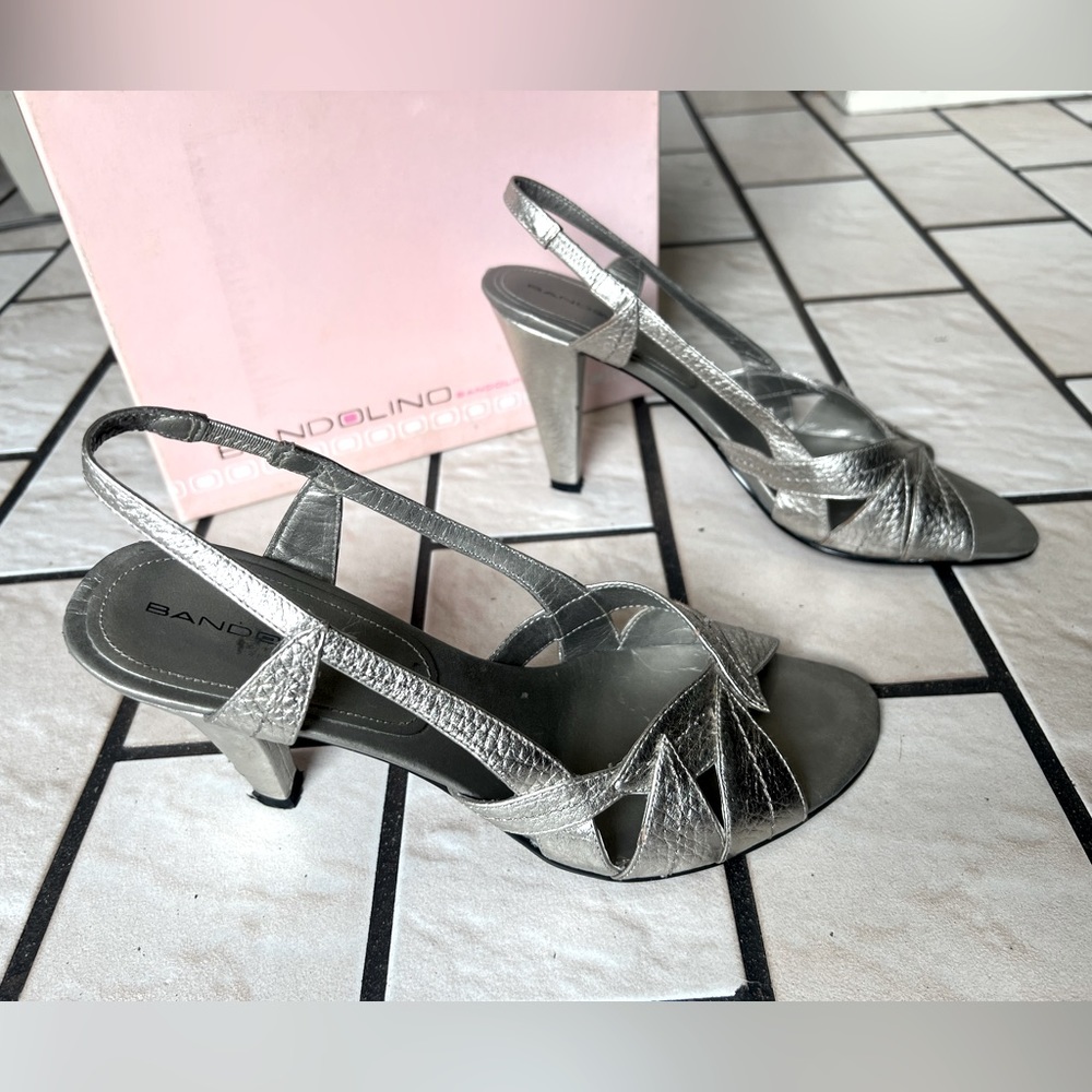 Silver Leather Bandolino Slingback Sandal Size 7.5 w/ 4 inch heel